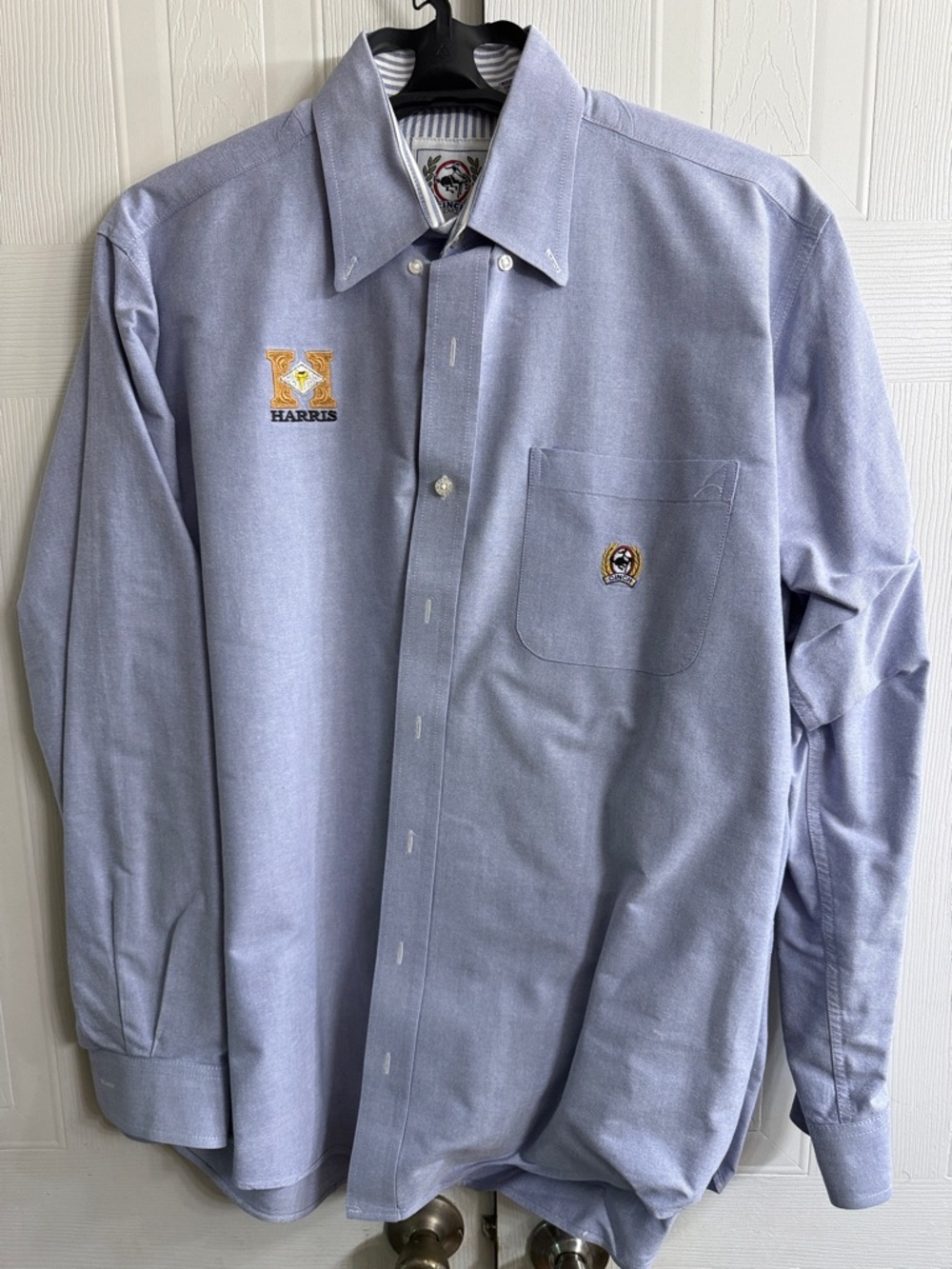 Cinch Men's Light Blue Button-Down Dress Shirt with Embroidered Crest